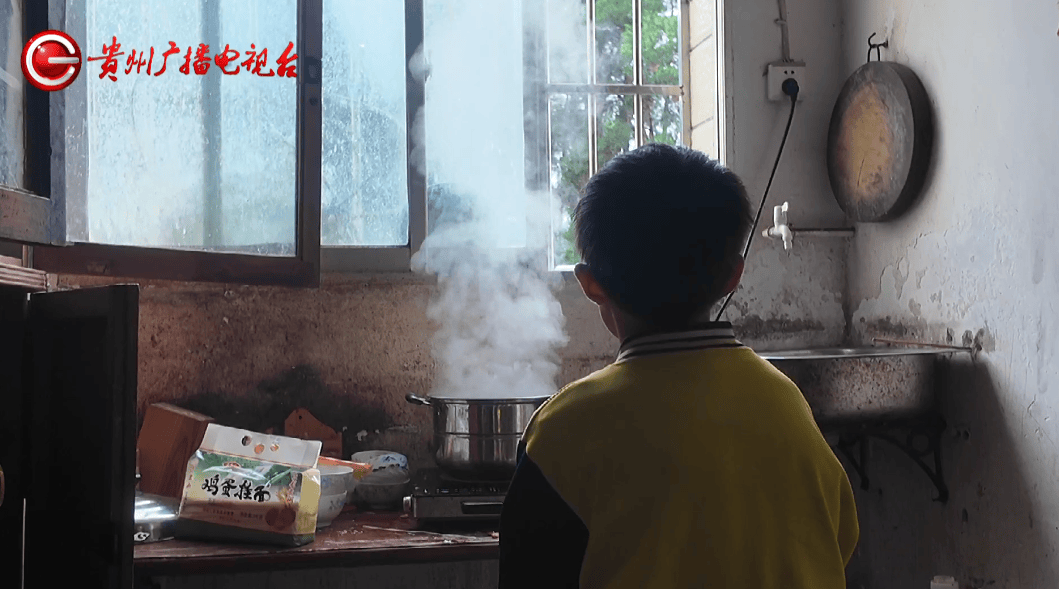 心酸！12岁男孩“独居”贵阳一安置房内<strong></p>
<p>理财定投</strong>，父亲回应：迫于无奈，因为……