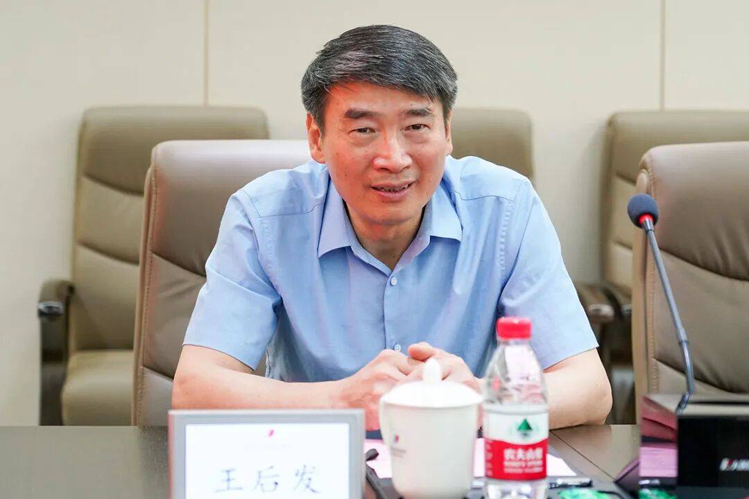 县委书记主动交代问题7个月后<strong></p>
<p>大额理财</strong>，县人大常委会原主任也主动交代问题，两人长期共事