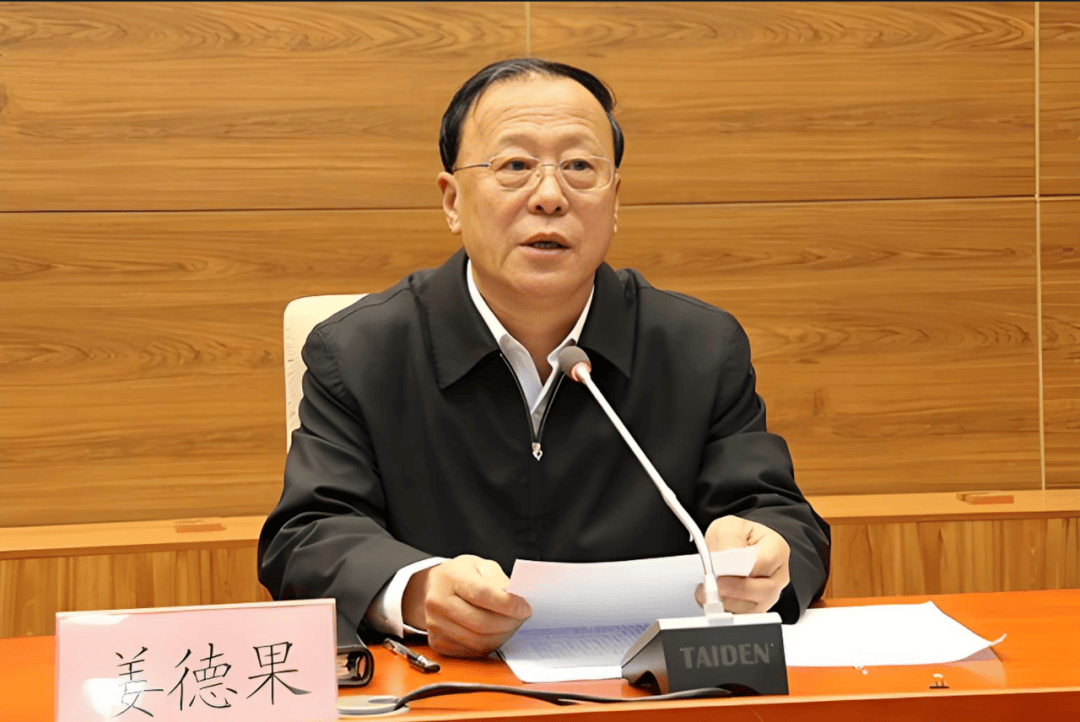 中纪委连发11人被查<strong></p>
<p>大额理财</strong>，副部级“老虎”落马