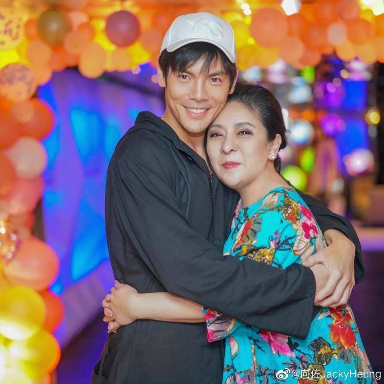 向太回应“向家破产”传闻：珠宝、豪宅都在<strong></p>
<p>理财英文</strong>，还养着1000多名员工；向佐力挺：说话的人请有点底线