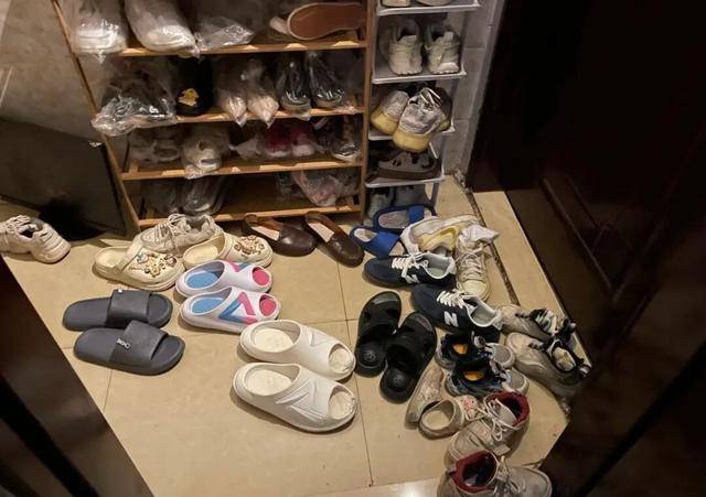 物业“不让门口放鞋子”<strong></p>
<p>理财英文</strong>，门口放鞋柜违法吗？