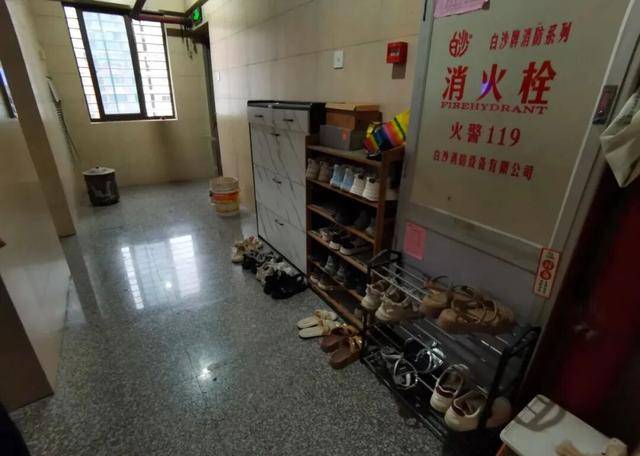 物业“不让门口放鞋子”<strong></p>
<p>理财英文</strong>，门口放鞋柜违法吗？