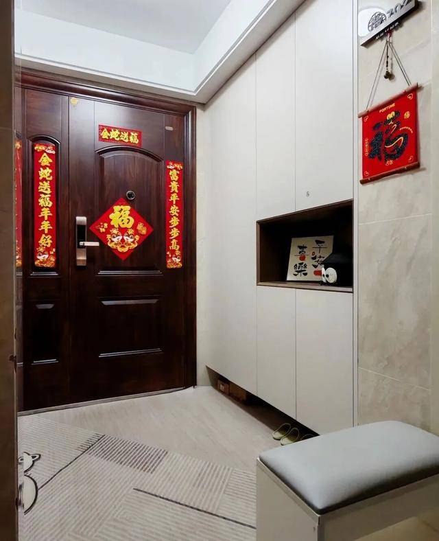 物业“不让门口放鞋子”<strong></p>
<p>理财英文</strong>，门口放鞋柜违法吗？
