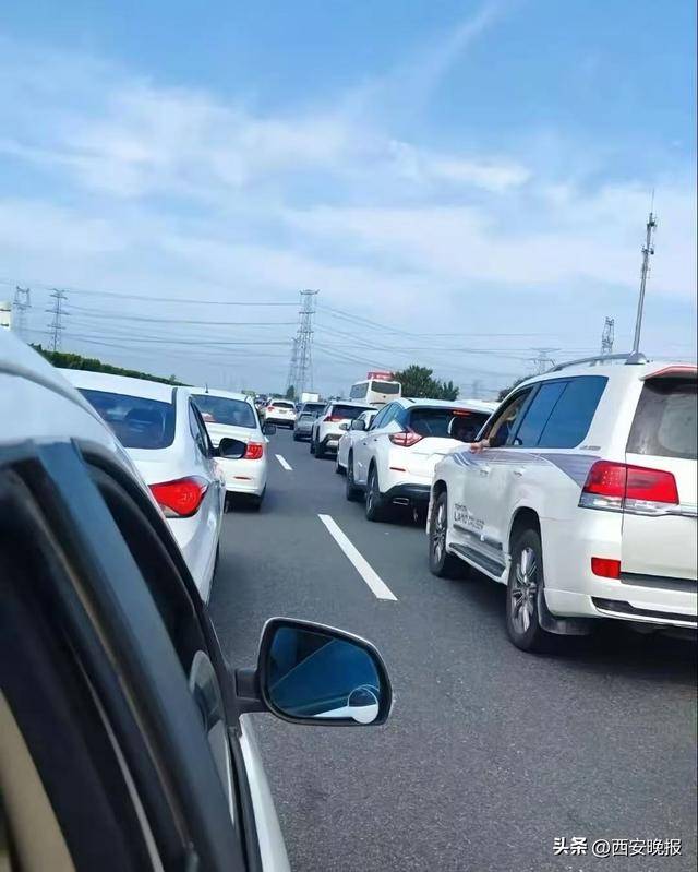 “聪明的人已经提前出发了”<strong></p>
<p>净值理财产品</strong>，结果高速上全是聪明人！