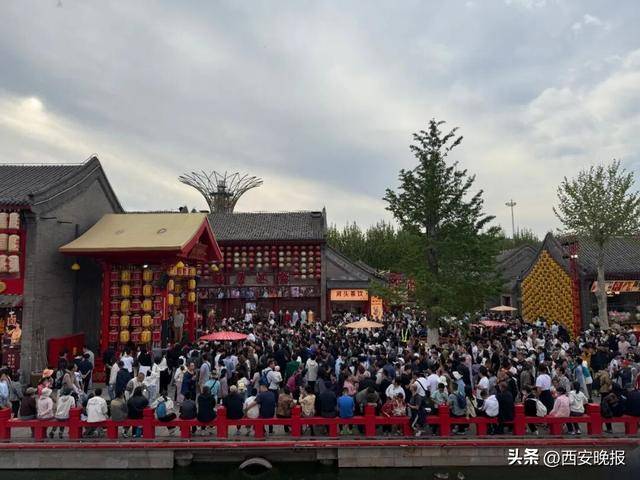 “聪明的人已经提前出发了”<strong></p>
<p>净值理财产品</strong>，结果高速上全是聪明人！