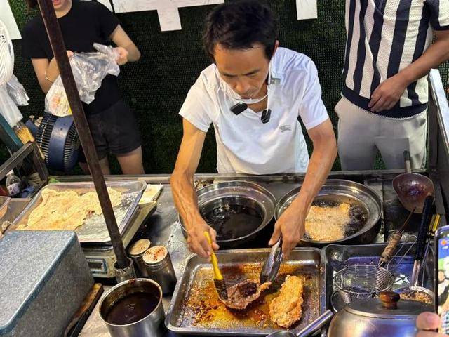 被流量砸中的“鸡排哥”：炸到中暑<strong></p>
<p>净值理财产品</strong>，每天睡三四个小时，怕辜负顾客不舍得休息