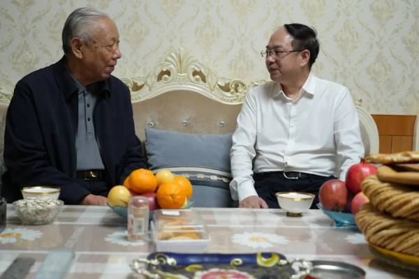 重庆市潼南区委书记文天平调任吐鲁番<strong></p>
<p>净值理财产品</strong>，多人跨省联动调整