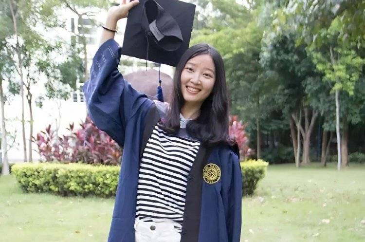 章莹颖男友国庆探望章父并协助直播<strong></p>
<p>理财金融</strong>，网友劝其早点结婚，本人回应