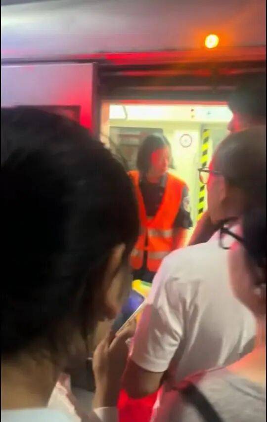 大连地铁发生故障停运一小时<strong></p>
<p>理财金融</strong>，目击者称看到120和警车，工作人员否认列车和人相撞，故障原因在落实中