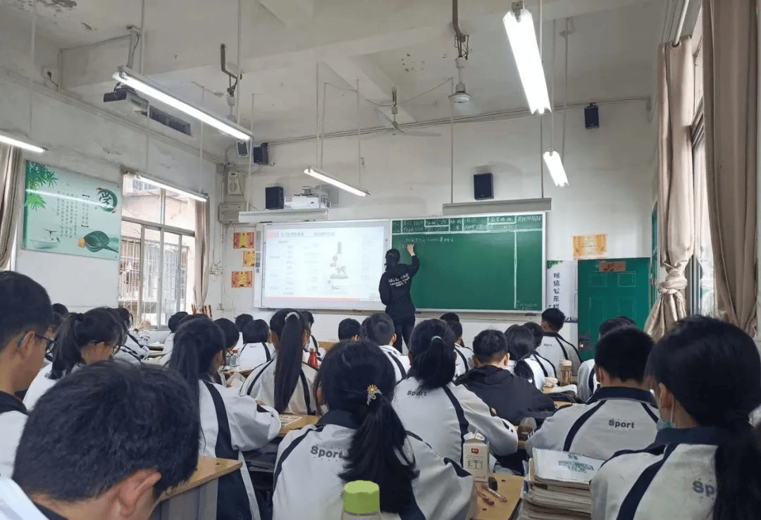 江西上饶初中生物教师郑忆晴因病去世<strong></p>
<p>理财金融</strong>，年仅35岁