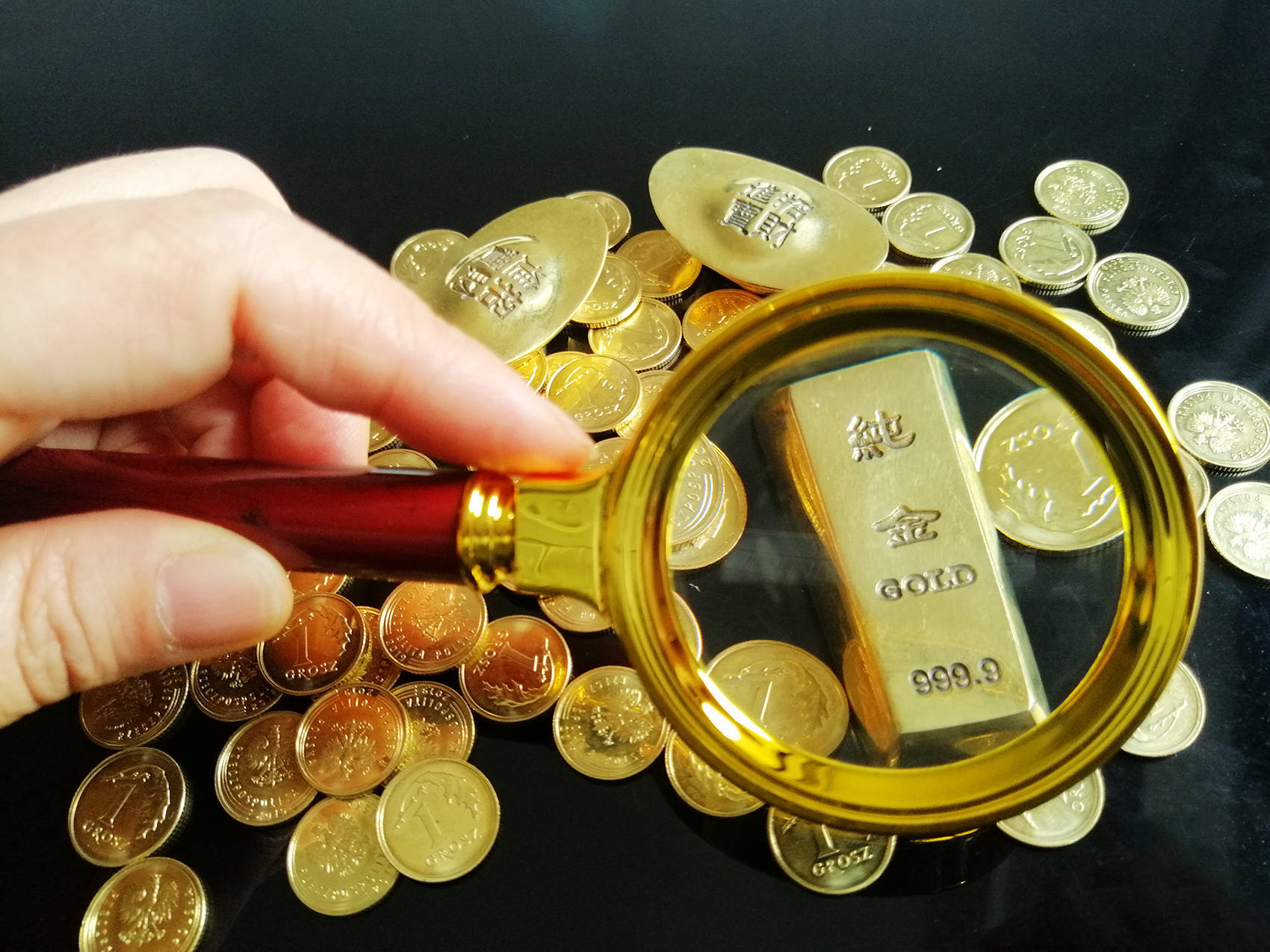 国际金价<strong></p>
<p>理财产品净值</strong>,再创历史新高!消费者:从今年年中一直观望到十一,没想到越等越贵!机构:仍上涨空间