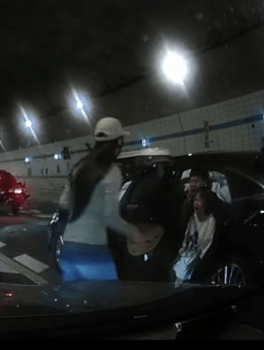 广州一男孩跪地拦车救母感动全网<strong></p>
<p>理财产品净值</strong>,妈妈回应:哭着看完视频,“没有想到孩子这么爱我”