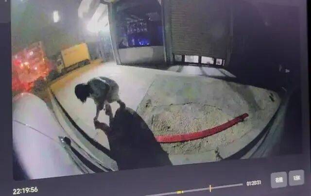 刚提的新车停路边被人放鞭炮崩损千余元<strong></p>
<p>理财产品净值</strong>，车主：因拒绝当晚挪车，20分钟后听到鞭炮声，对方还态度豪横