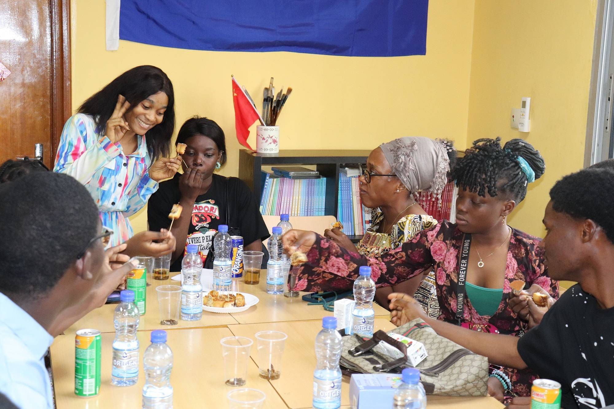 资讯有故事丨赏明月、品月饼……非洲师生沉浸式体验中秋“团圆味”