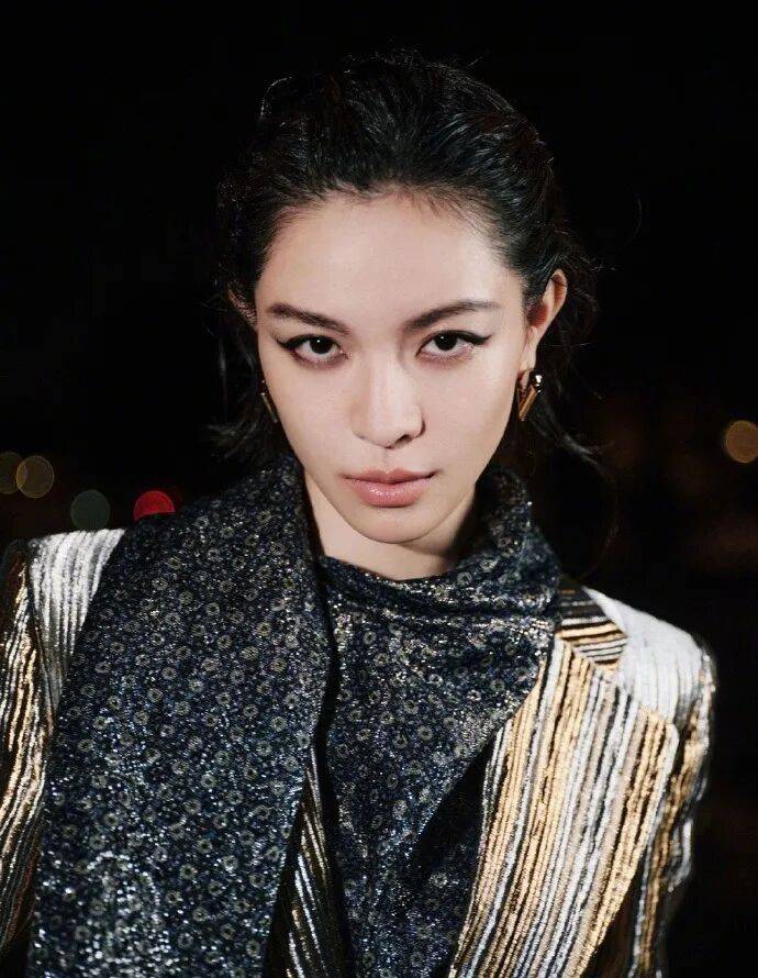 时装周上的女明星<strong></p>
<p>理财产品净值</strong>,秋冬氛围感一键封顶!