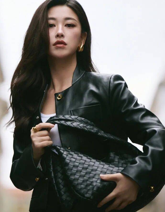 时装周上的女明星<strong></p>
<p>理财产品净值</strong>,秋冬氛围感一键封顶!