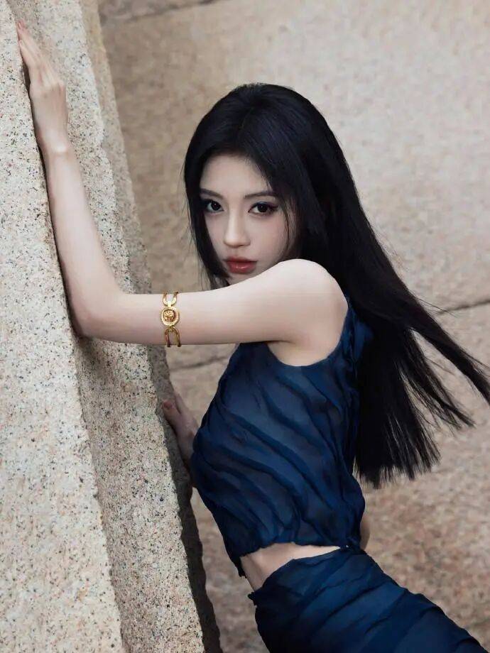 时装周上的女明星<strong></p>
<p>理财产品净值</strong>,秋冬氛围感一键封顶!