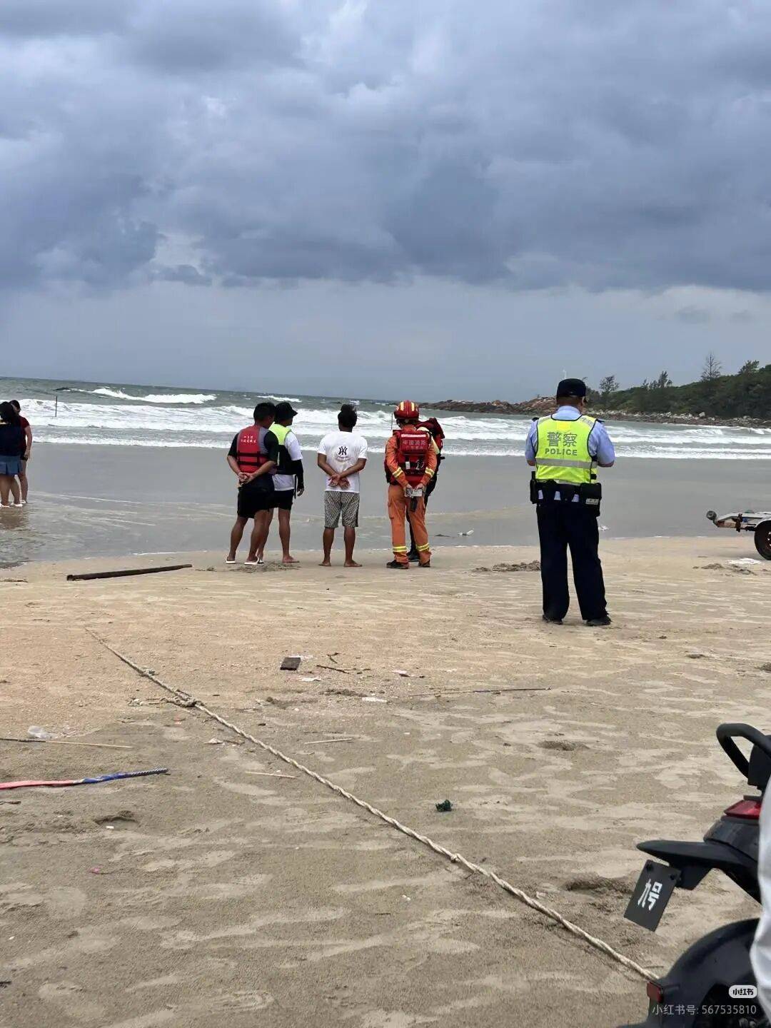 3名外地游客在广东惠州一海滩游玩<strong></p>
<p>理财产品净值</strong>，2人被海浪卷走，1人被救1人失联