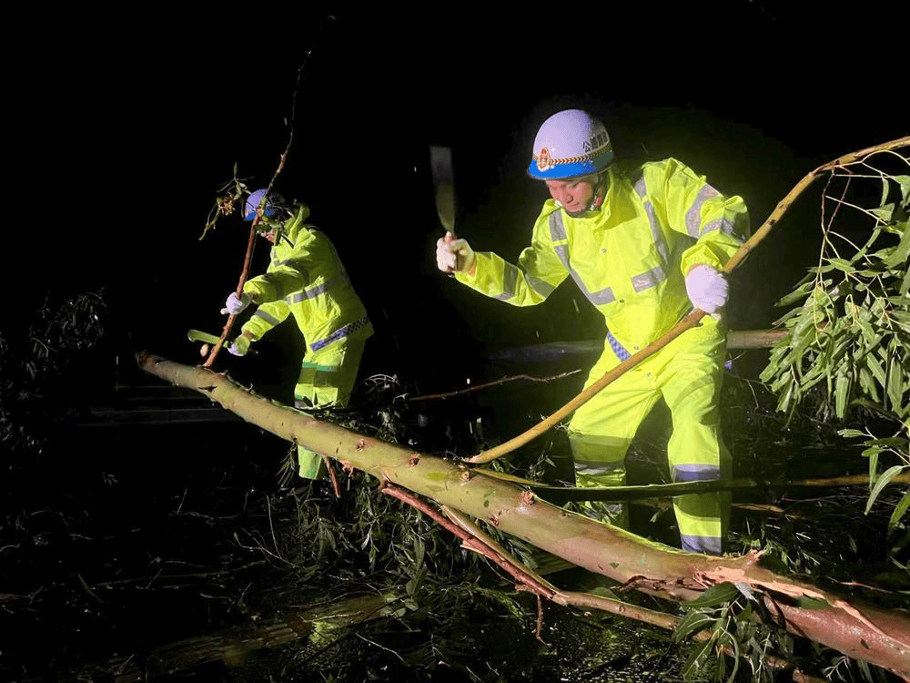 全力抢通中秋团圆路<strong></p>
<p>理财产品净值</strong>,粤西14条受台风影响高速解封