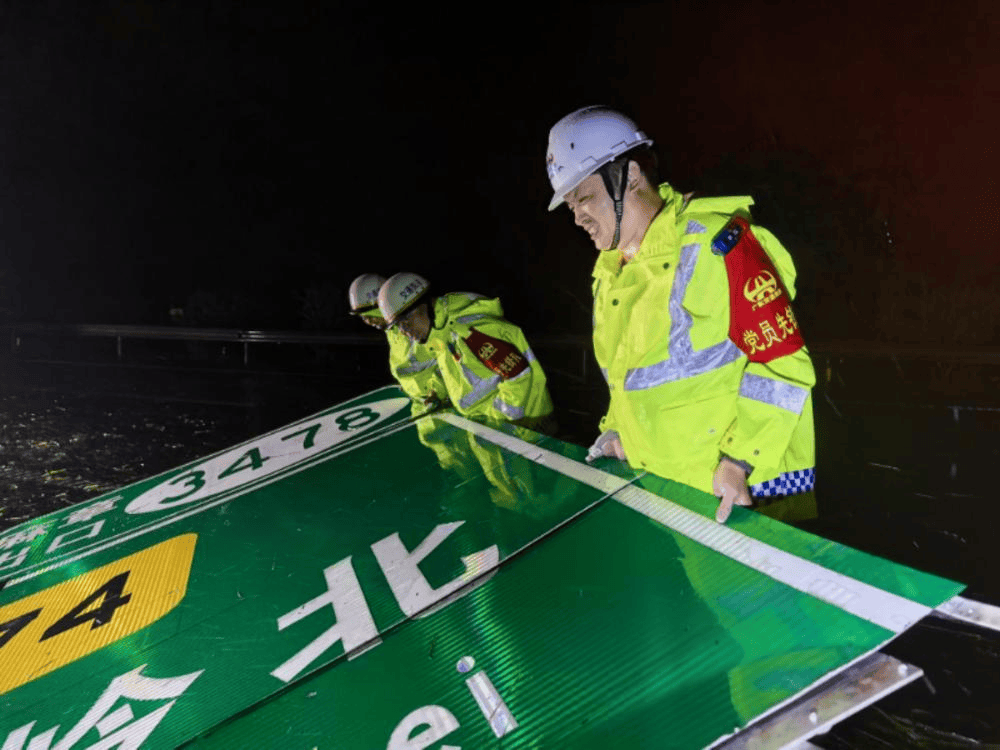 全力抢通中秋团圆路<strong></p>
<p>理财产品净值</strong>,粤西14条受台风影响高速解封