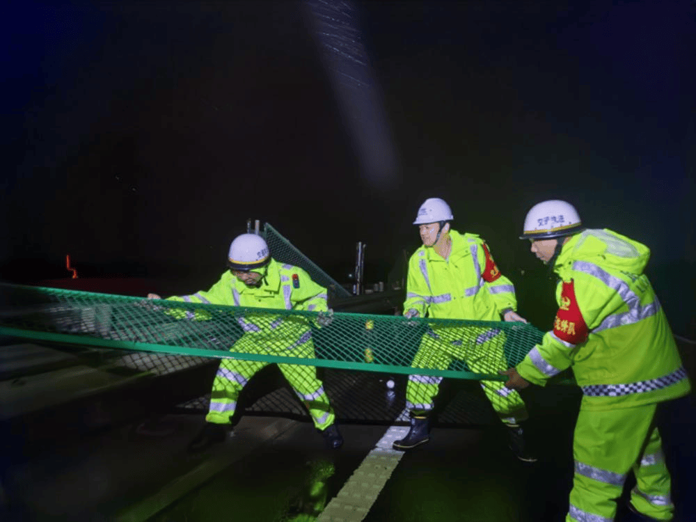 全力抢通中秋团圆路<strong></p>
<p>理财产品净值</strong>,粤西14条受台风影响高速解封