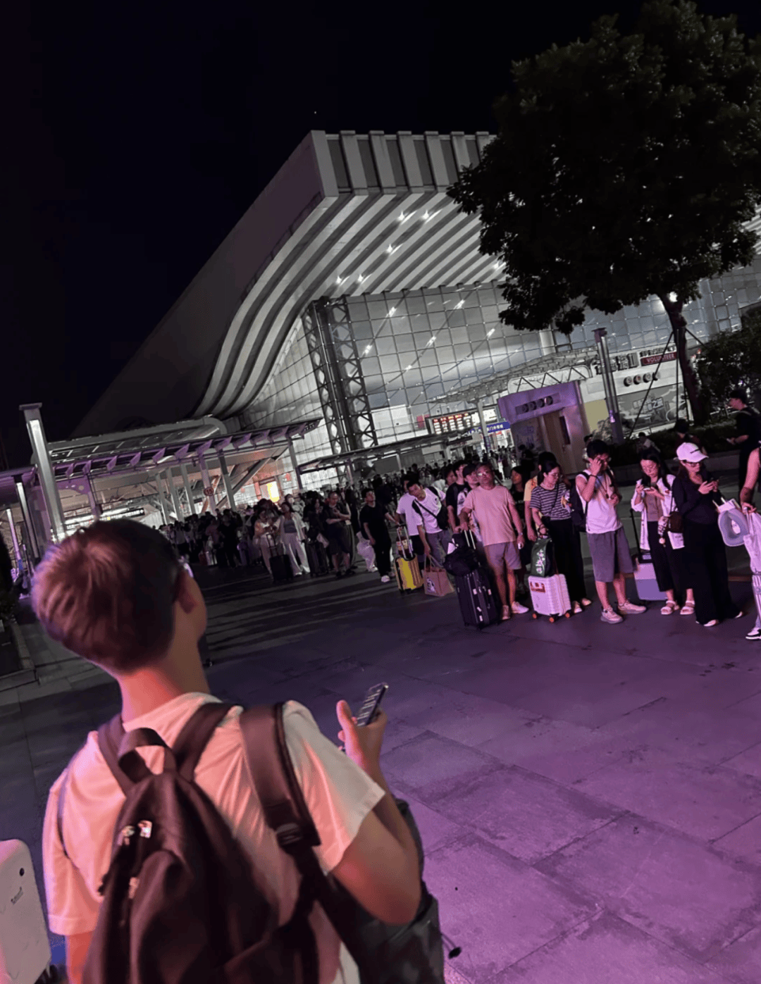 深圳北站凌晨返深被刷爆<strong></p>
<p>理财系统</strong>!附近叫车超200人?别慌!公交地铁加班护送