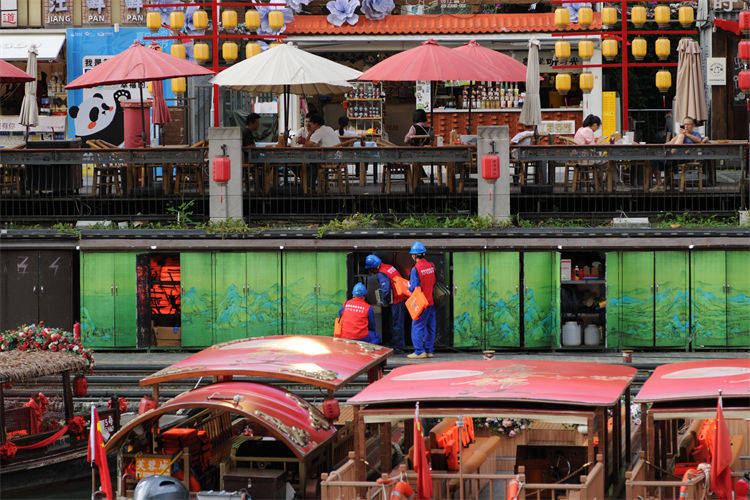 阖家团圆时<strong></p>
<p>理财系统</strong>，他们守护蓉城灯火