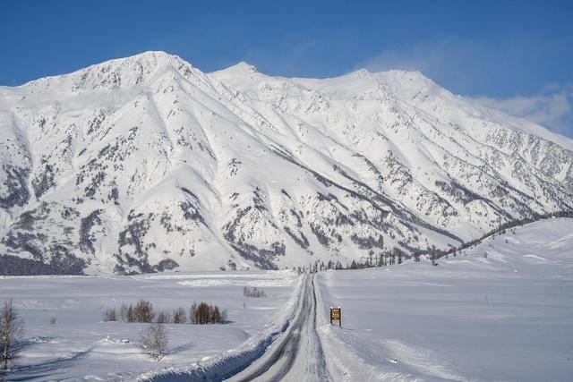 新疆喀纳斯景区遭遇降温降雪<strong></p>
<p>理财系统</strong>,道路仍处于管制状态