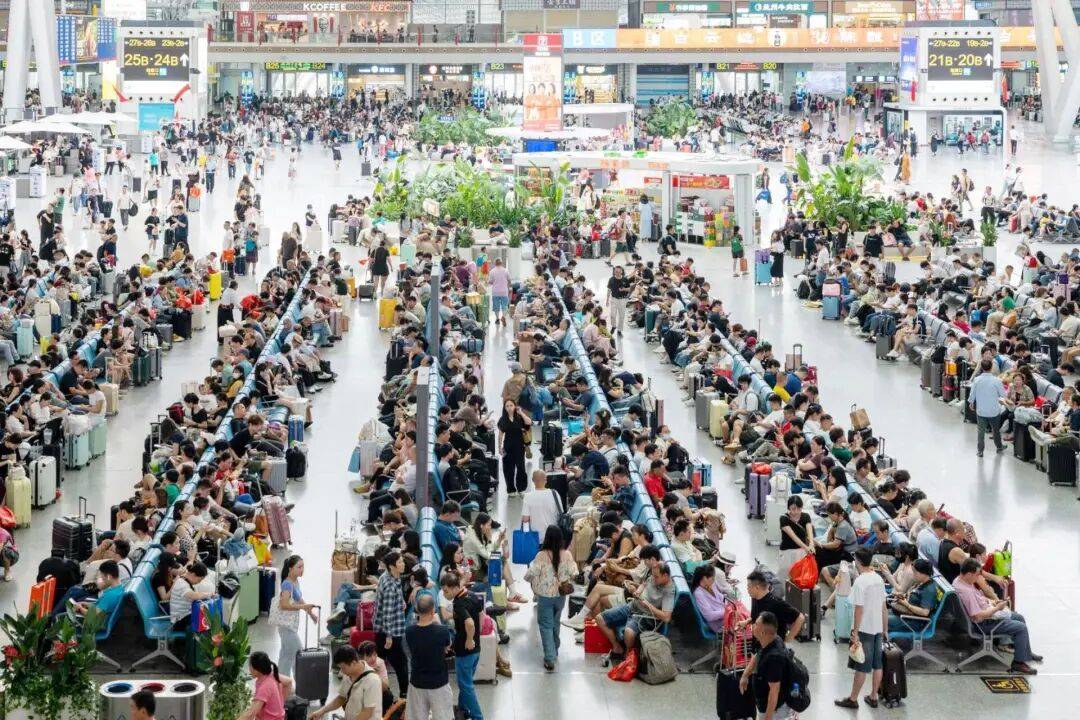 神预判<strong></p>
<p>理财系统</strong>!第一波返程的“聪明人”在高速上精准相遇