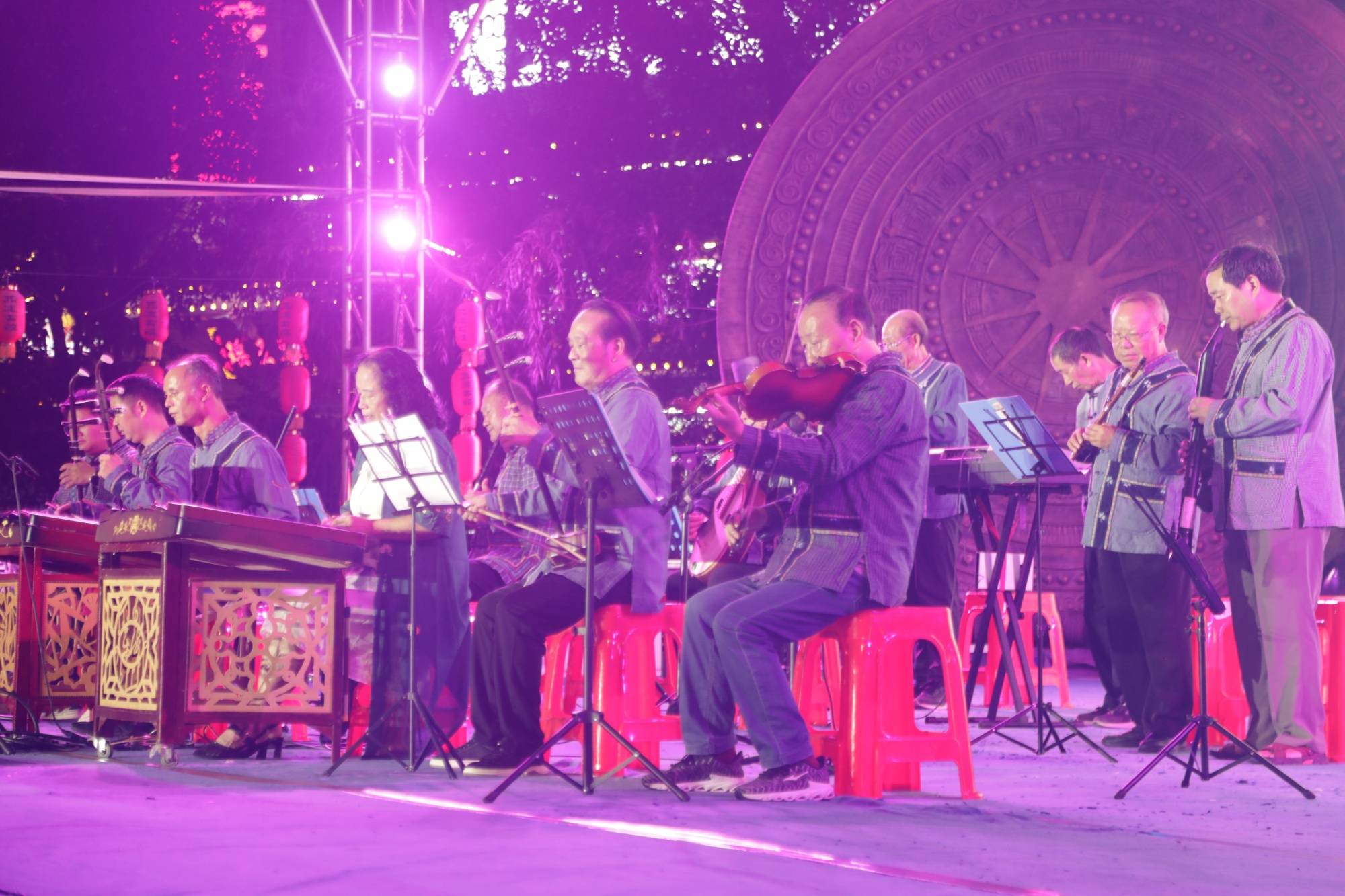 月映火塘 悦唱荔波<strong></p>
<p>理财系统</strong>!这场中秋音乐晚会点燃团圆夜