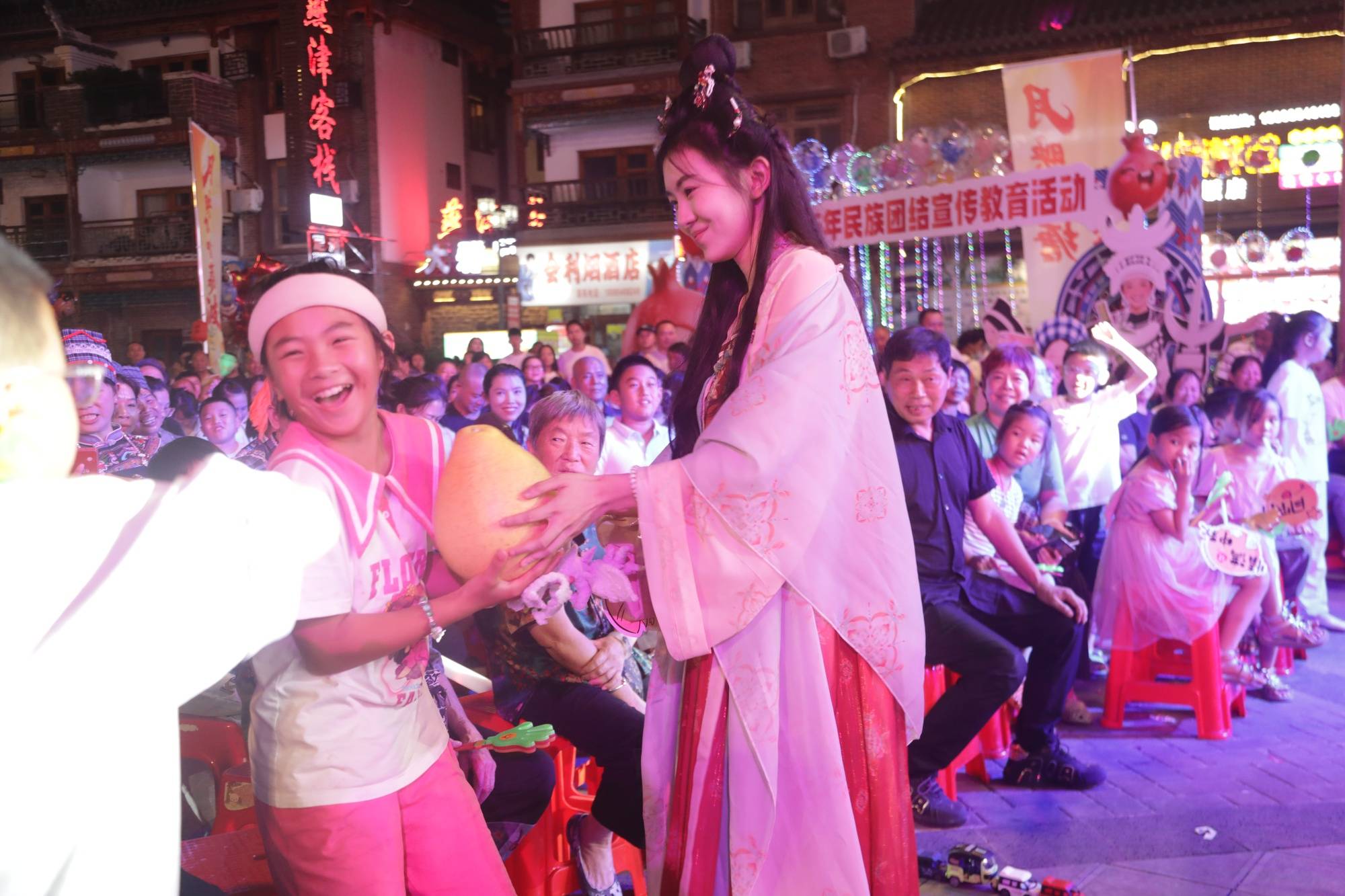 月映火塘 悦唱荔波<strong></p>
<p>理财系统</strong>!这场中秋音乐晚会点燃团圆夜