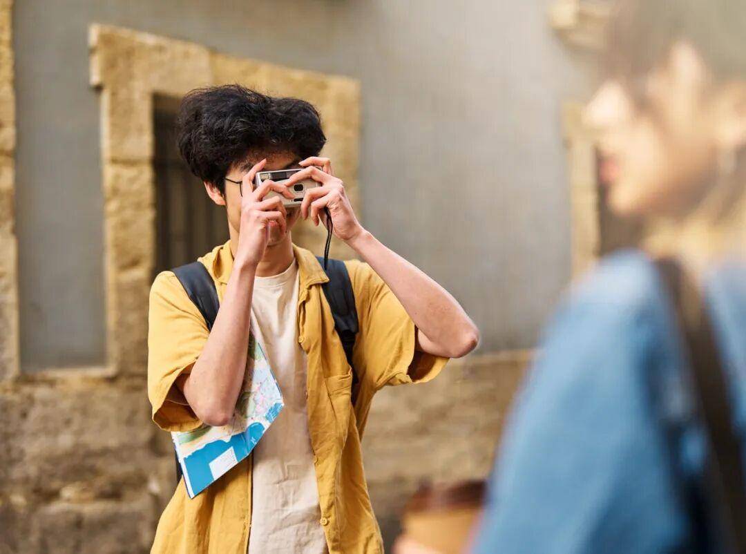 “出片式旅行”<strong></p>
<p>爱理财</strong>,正在毁掉当代人的假期?