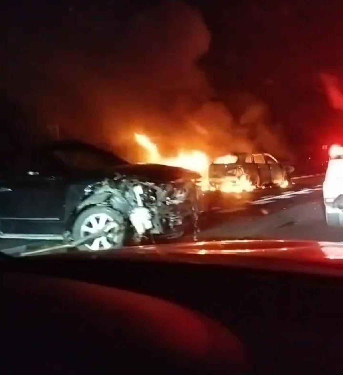 深南高速一车祸致2死3伤<strong></p>
<p>爱理财</strong>,一位目击者称车上有甩棍没有当场施救,事后得知两人死亡他“觉得好惭愧”