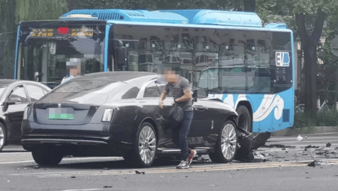 “劳斯莱斯逆行车祸”事件白车家属发声：“丈夫多处骨折！往后日子不知道怎么过”<strong></p>
<p>爱理财</strong>，陈震深夜再道歉，并回应“我方律师会全力配合”