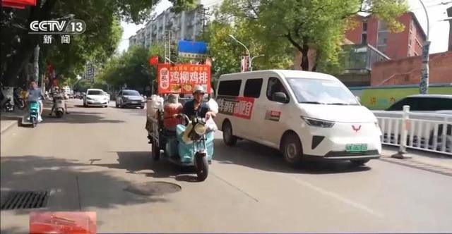 鸡排哥上央视了<strong></p>
<p>光大银行理财</strong>,又爆金句:要想抓住胃,先得抓住心