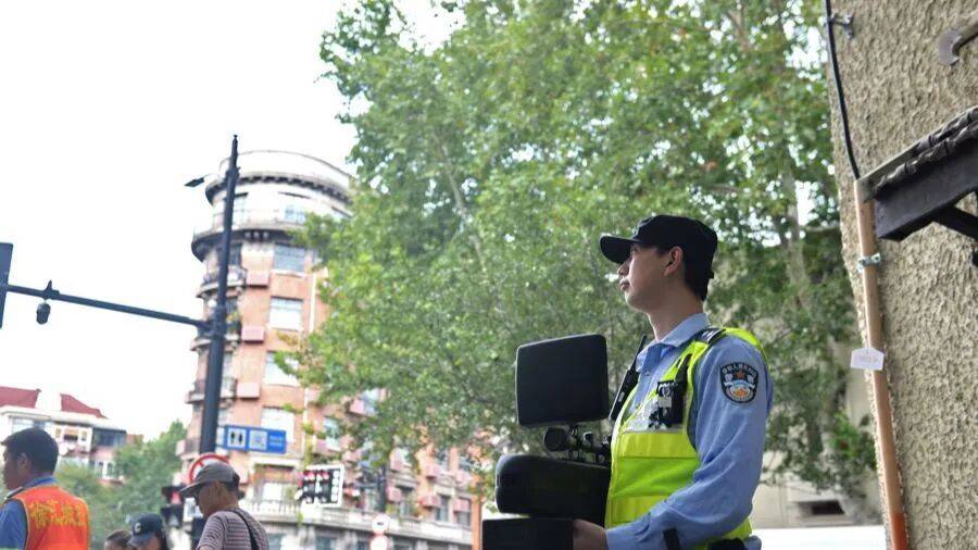 突然群发<strong></p>
<p>光大银行理财</strong>！大批上海市民收到警方短信！全市爆火网红已被锁定...有爸爸因孩子违规被罚款