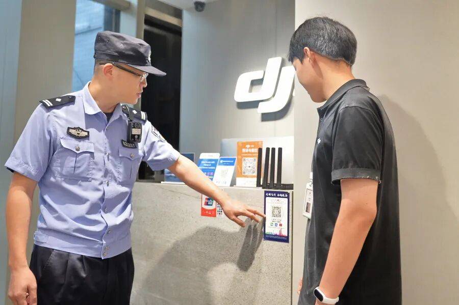 突然群发<strong></p>
<p>光大银行理财</strong>！大批上海市民收到警方短信！全市爆火网红已被锁定...有爸爸因孩子违规被罚款