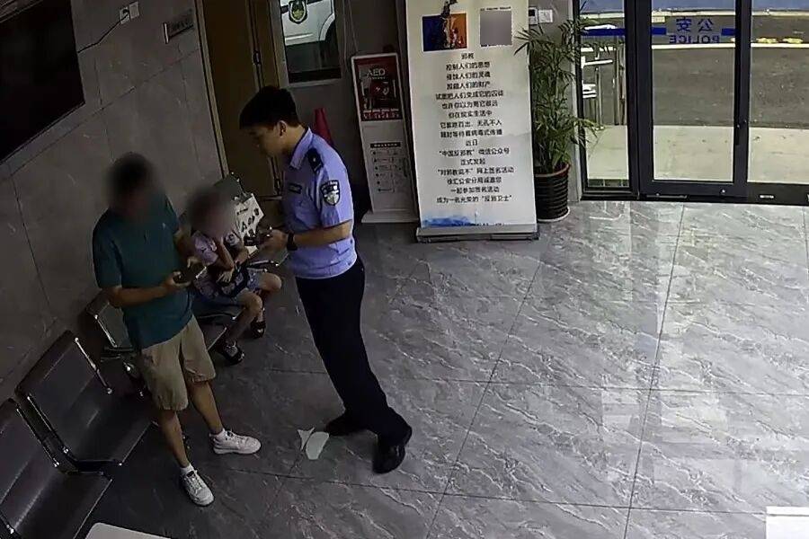 突然群发<strong></p>
<p>光大银行理财</strong>！大批上海市民收到警方短信！全市爆火网红已被锁定...有爸爸因孩子违规被罚款