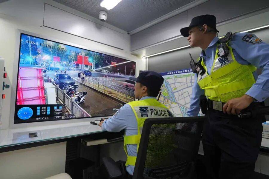 突然群发<strong></p>
<p>光大银行理财</strong>！大批上海市民收到警方短信！全市爆火网红已被锁定...有爸爸因孩子违规被罚款