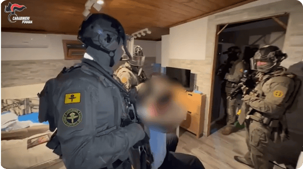 凯特患癌竟因辉瑞疫苗?伦敦4万被盗手机直飞香港<strong></p>
<p>光大银行理财</strong>,比贩毒暴利产业链曝光…