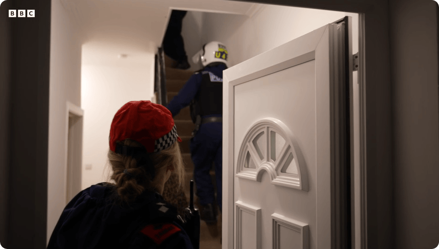 凯特患癌竟因辉瑞疫苗?伦敦4万被盗手机直飞香港<strong></p>
<p>光大银行理财</strong>,比贩毒暴利产业链曝光…