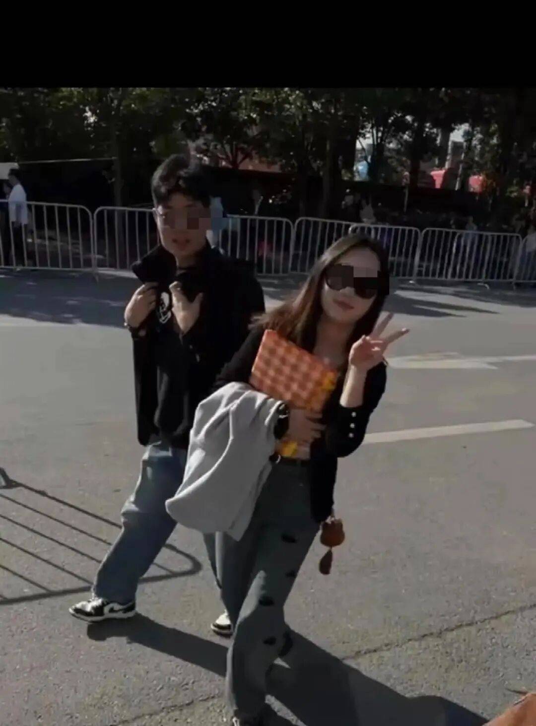 “中国两游客在马来西亚失踪”后续:男子手机定位仍在海底<strong></p>
<p>基础理财</strong>,其姐姐加急办好护照即将赴事发地