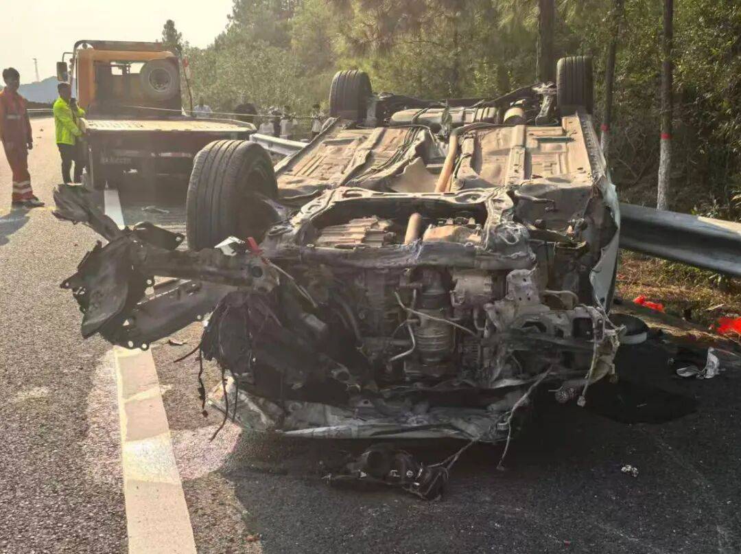 “我撒谎天打雷劈！”男子高速突然强行变道致翻车<strong></p>
<p>基础理财</strong>，反诬赖对方