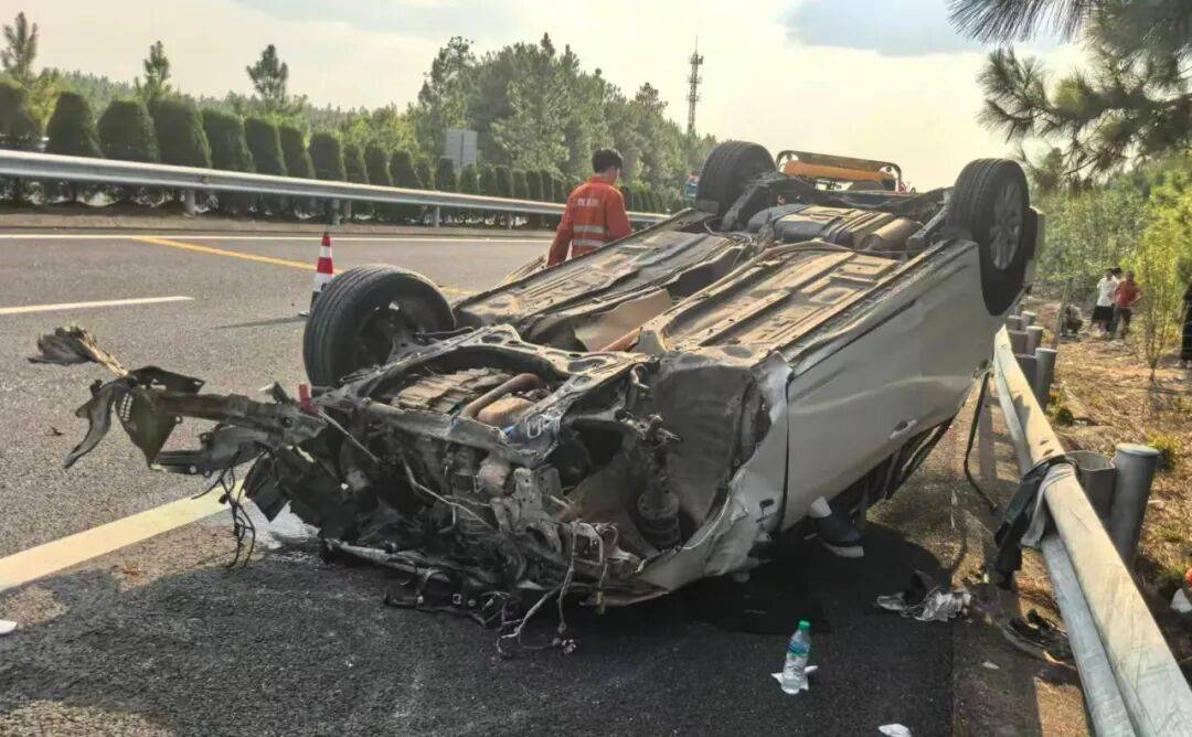 “我撒谎天打雷劈！”男子高速突然强行变道致翻车<strong></p>
<p>基础理财</strong>，反诬赖对方