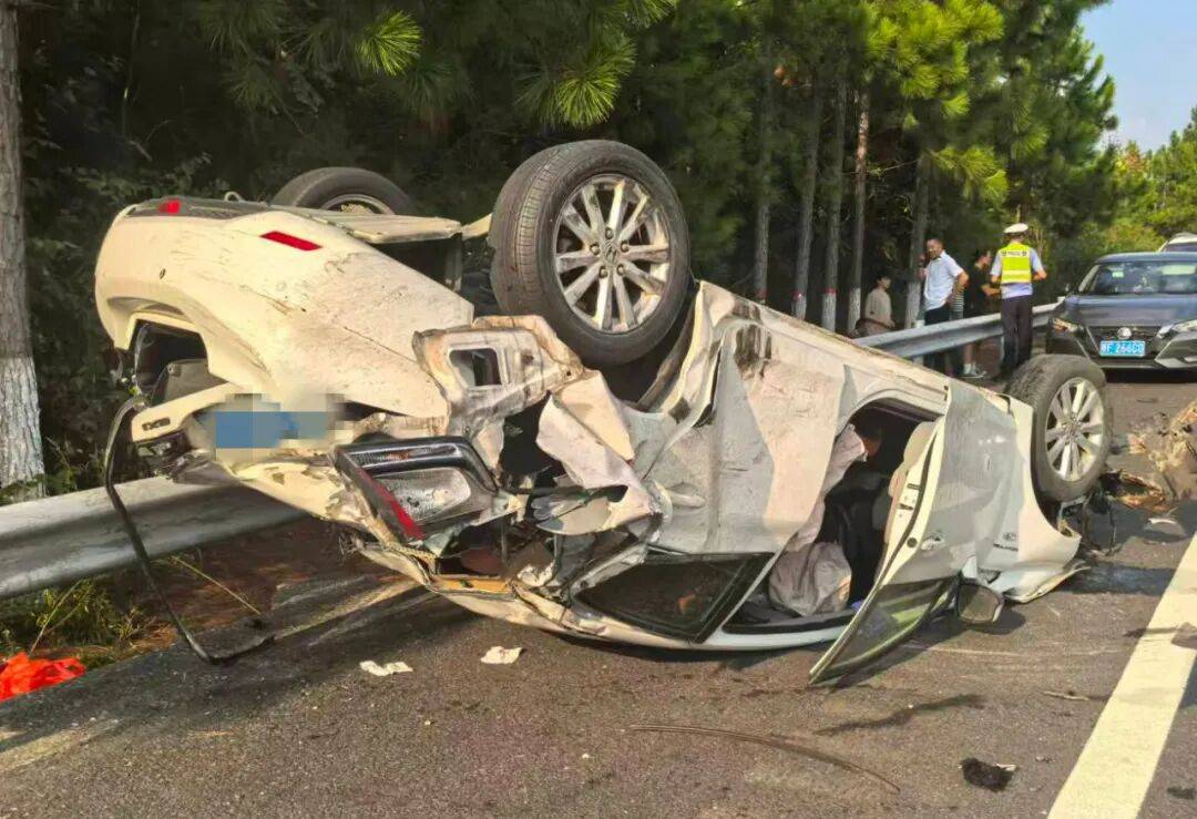 “我撒谎天打雷劈！”男子高速突然强行变道致翻车<strong></p>
<p>基础理财</strong>，反诬赖对方