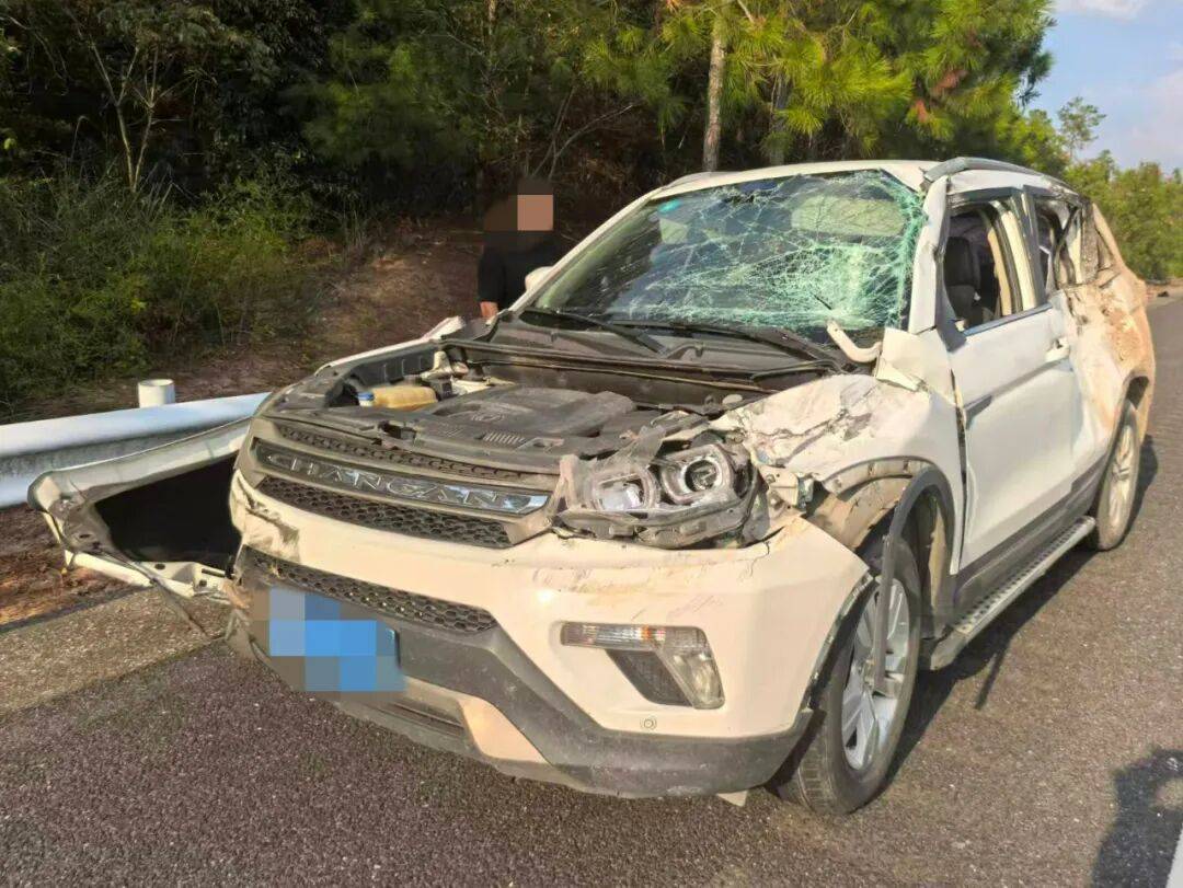 “我撒谎天打雷劈！”男子高速突然强行变道致翻车<strong></p>
<p>基础理财</strong>，反诬赖对方