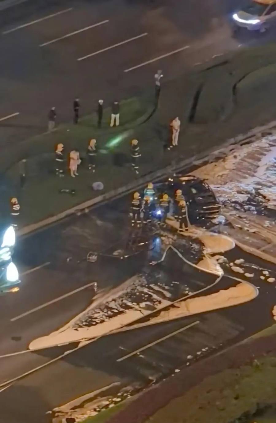 最新!成都SU7碰撞后燃烧司机死亡<strong></p>
<p>理财教程</strong>,小米股价暴跌超8%!客服最新回应