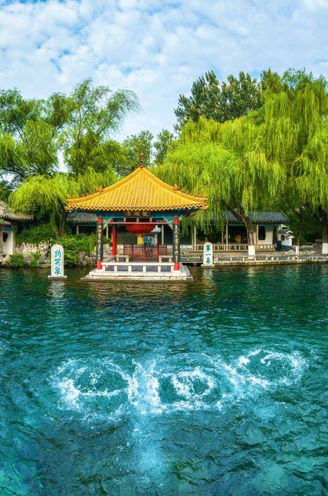 趵突泉地下水位突破30米大关<strong></p>
<p>理财教程</strong>!济南泉水进入最佳观赏季