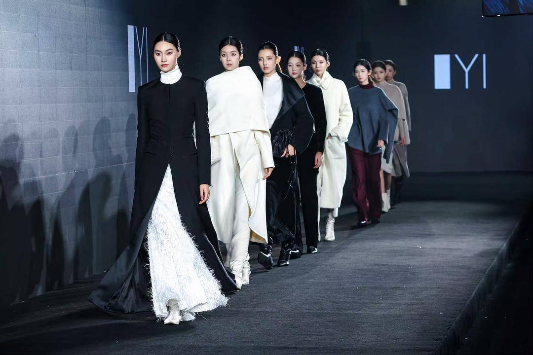 非遗惊艳、萌娃抢镜、大码模特出圈<strong></p>
<p>理财教程</strong>!南京国际时尚周看点太密