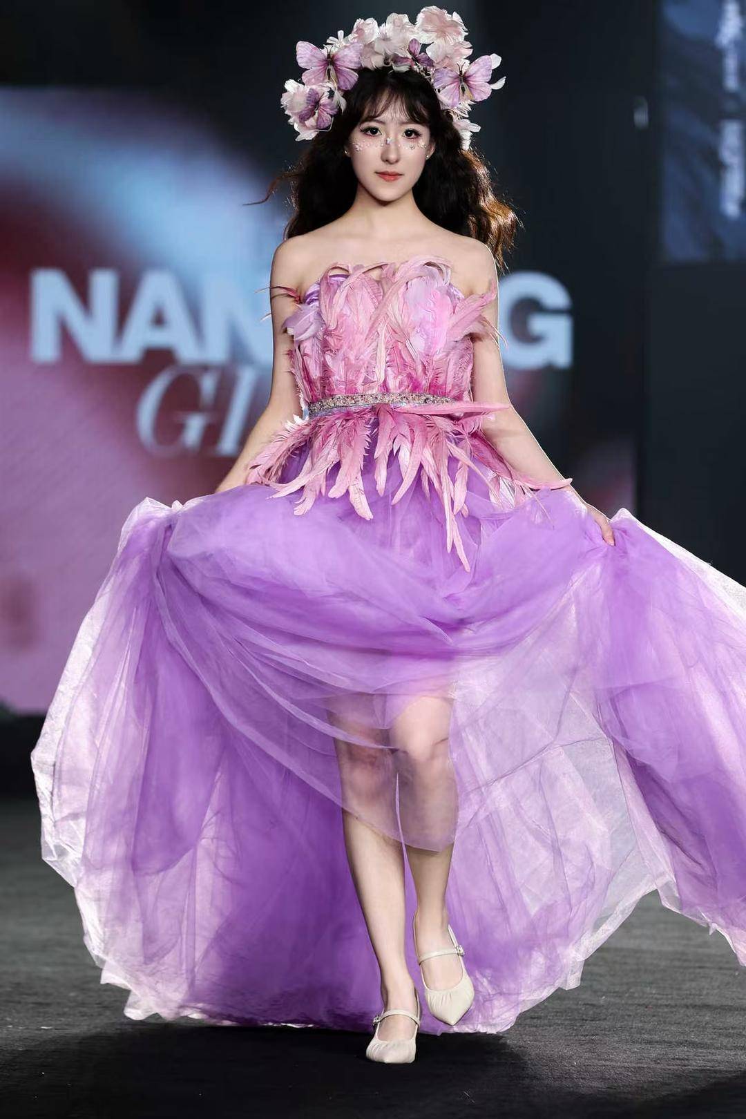 非遗惊艳、萌娃抢镜、大码模特出圈<strong></p>
<p>理财教程</strong>!南京国际时尚周看点太密